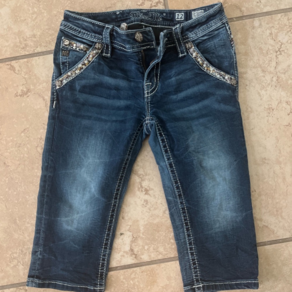 Girls size 12 capris
